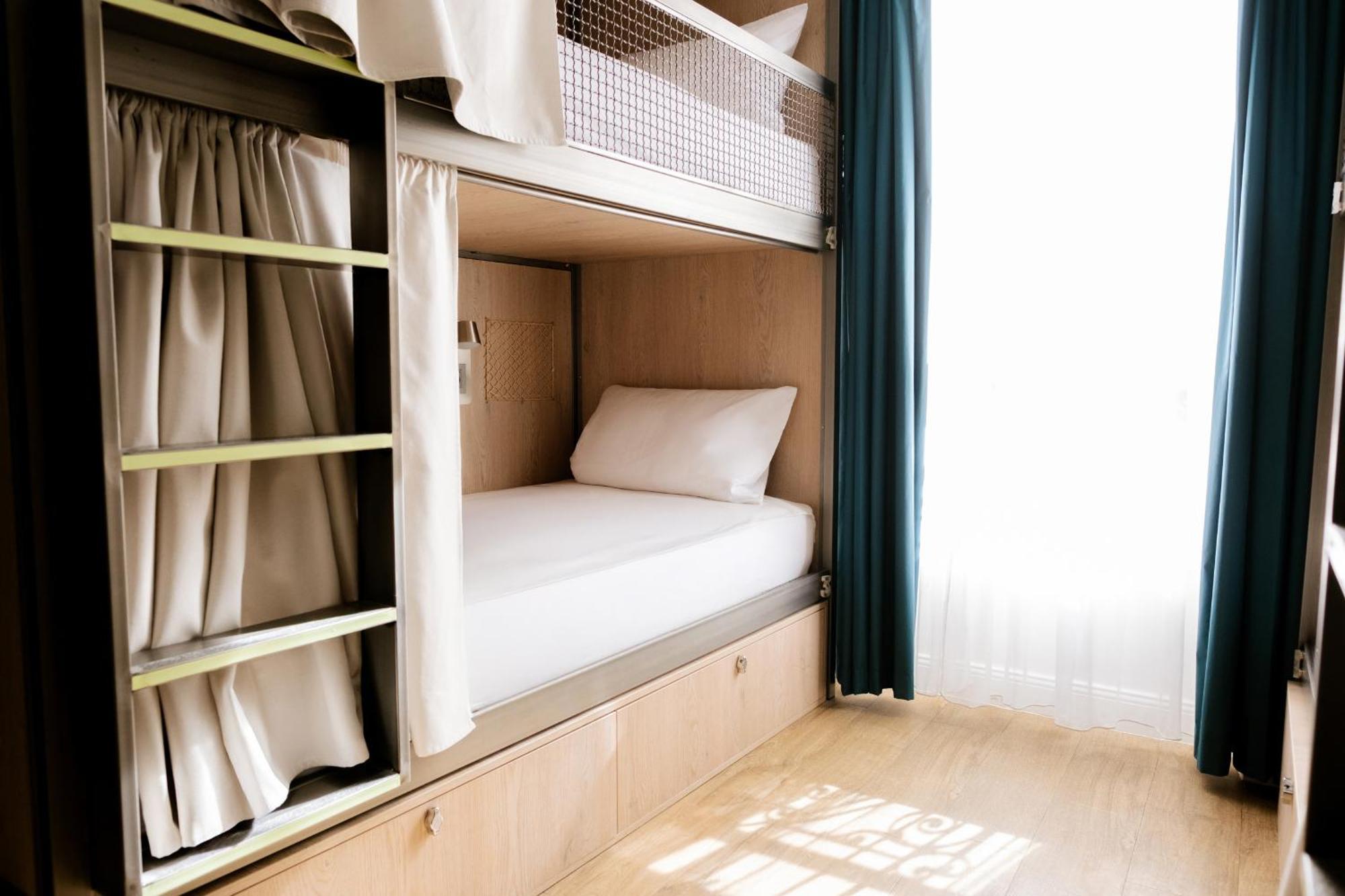 Posto Letto in Dormitorio Misto con 4 Letti